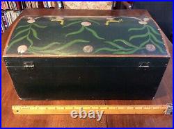 ANTIQUE FOLK ART HAND PAINTED DOME TOP WOOD BOX 17x11x8.25 IN
