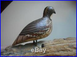 Vintage hand carved and painted Bob White Quail. Folk Art carved & painted Quail